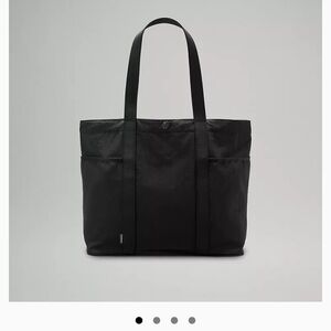 Lululemon daily multi-pocket tote bag 20L